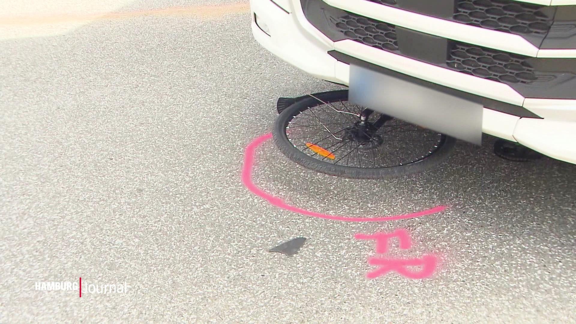 Ein Fahrrad unter einem LKW. | Screenshot