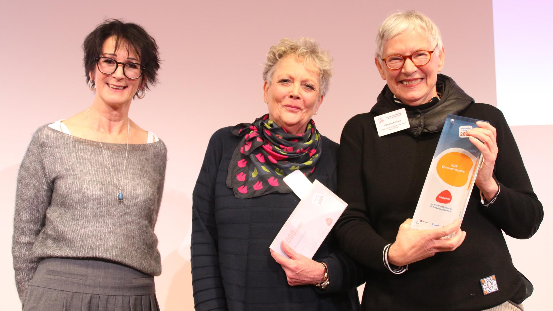 Heike Tauer-Schneider, Cornelia Schulze und Andrea Lütke, Direktorin des NDR Landesfunkhauses Niedersachsen. | Yannic Wittenberg