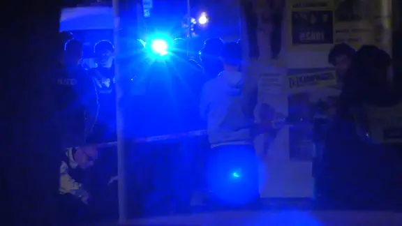 Feuerwehr und Polizei sind nach einem Angriff mit Schusswaffe auf der Veddel im Einsatz.