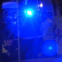Feuerwehr und Polizei sind nach einem Angriff mit Schusswaffe auf der Veddel im Einsatz.