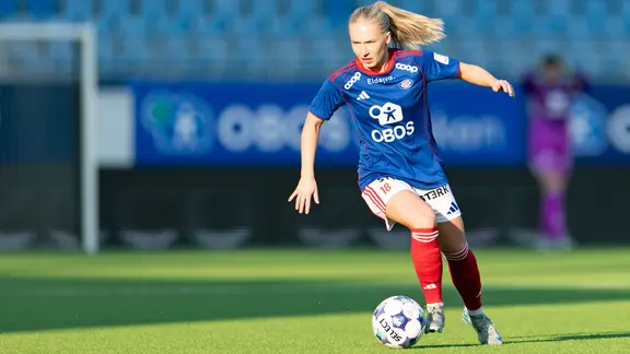 Thea Bjelde im Trikot von Valerenga Oslo