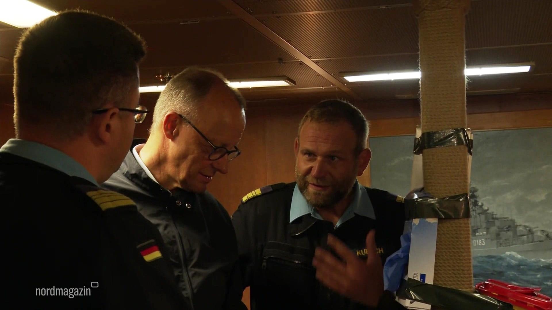 Bundeskanzler Merz bei Marinekommando in Rostock