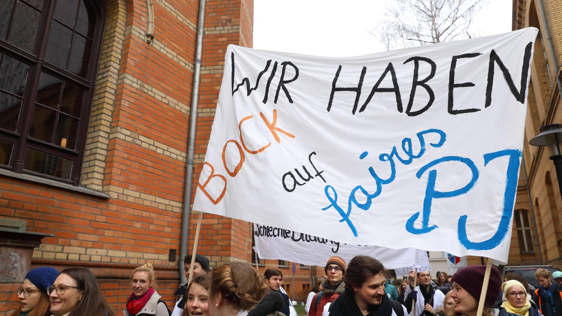 Proteste für das Praktische Jahr von Medizinstudierenden | Müller-Stauffenberg, Imago