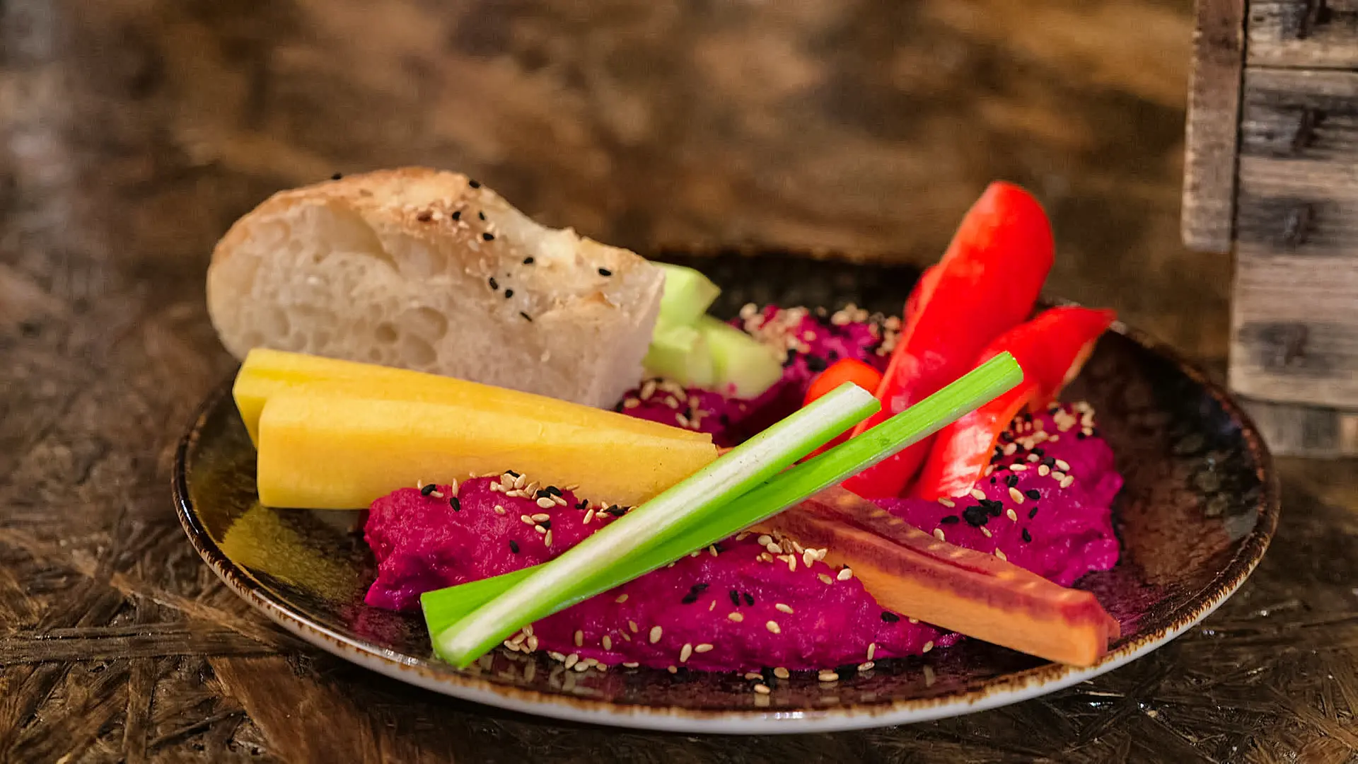 Rote-Bete-Hummus mit Schwarzkümmel | ndr.de