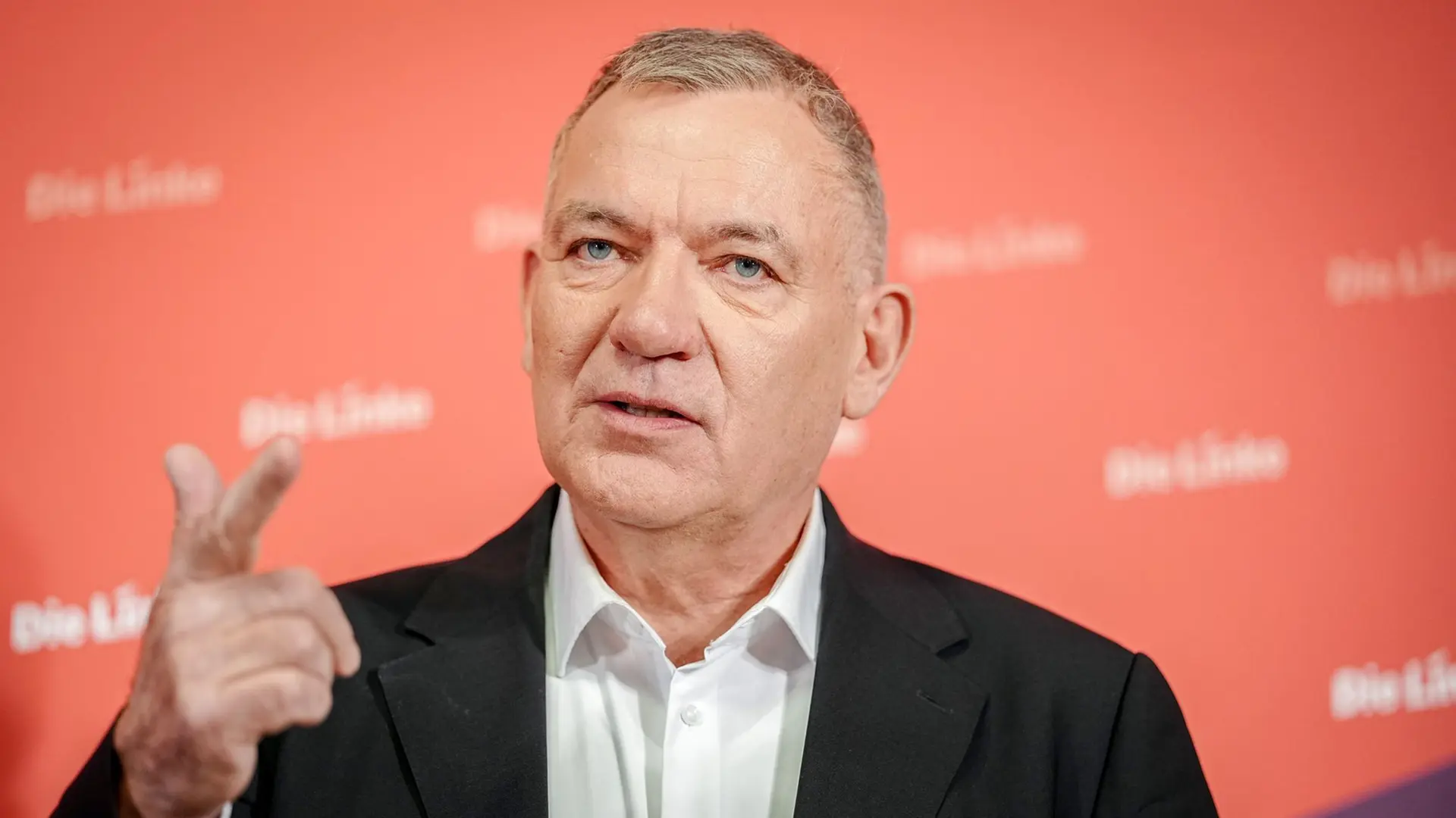 Jan van Aken zum Angriff auf Iran: "Das ist völkerrechtswidrig"