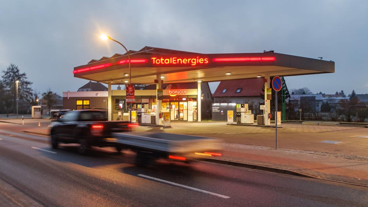 Die Tankstelle in Torgelow, an der ein Übergriff mit Macheten stattfand. 