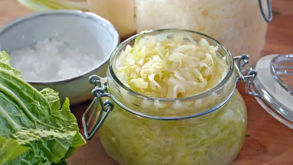 Sauerkraut in einem Weckglas.