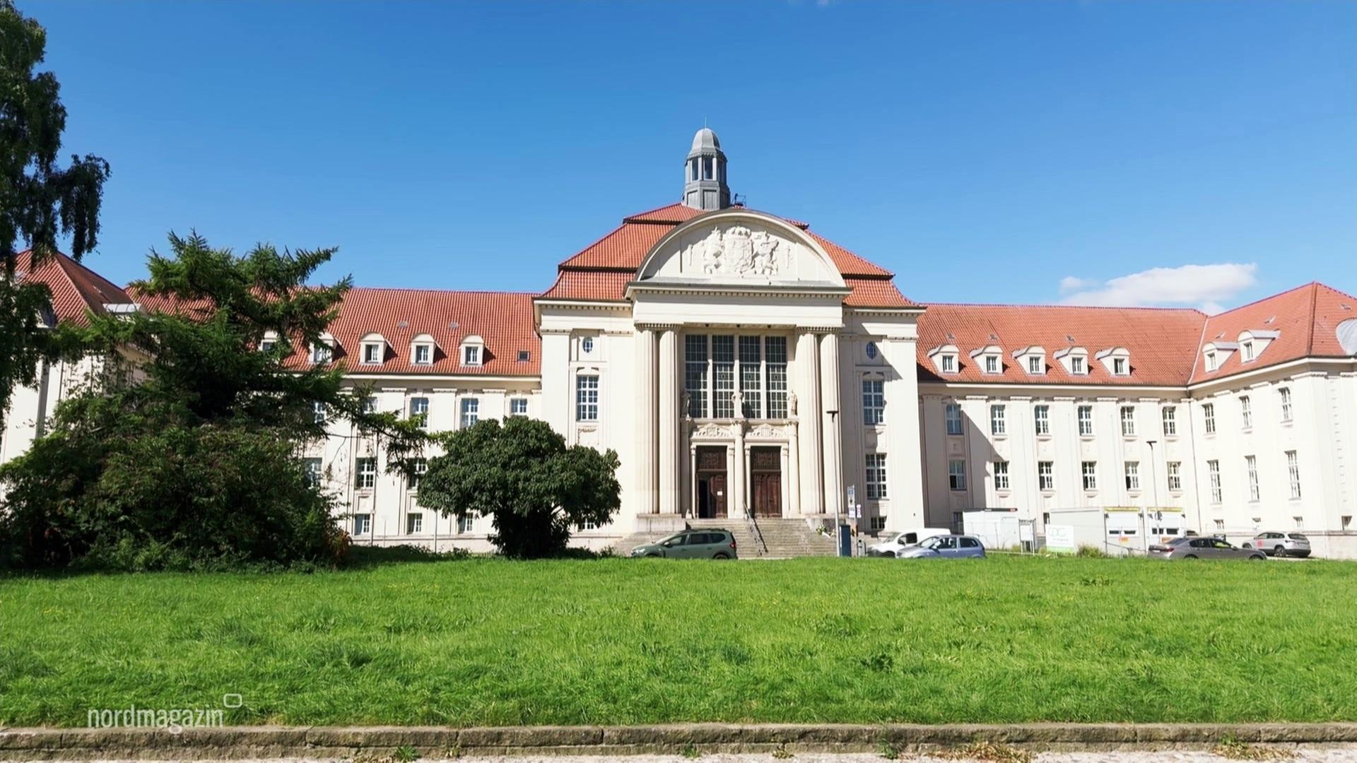 Schwerin: Angeklagte fehlen bei Prozessauftakt