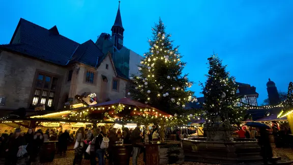 Besucherinnen und Besucher auf dem Weihnachtsmarkt in Göttingen (2017)