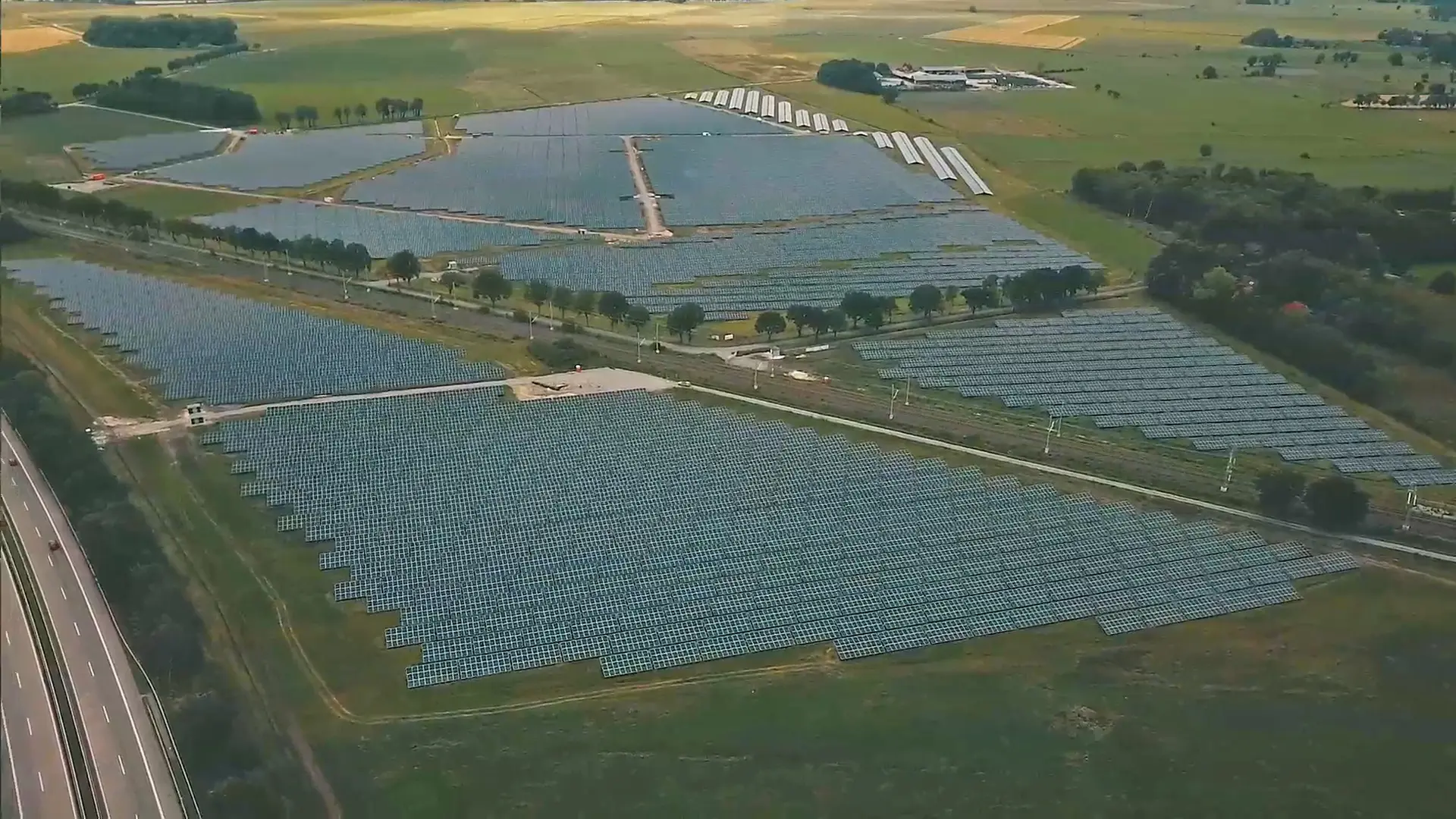 Varel: Größte Moor-Photovoltaikanlage in Deutschland wird eröffnet