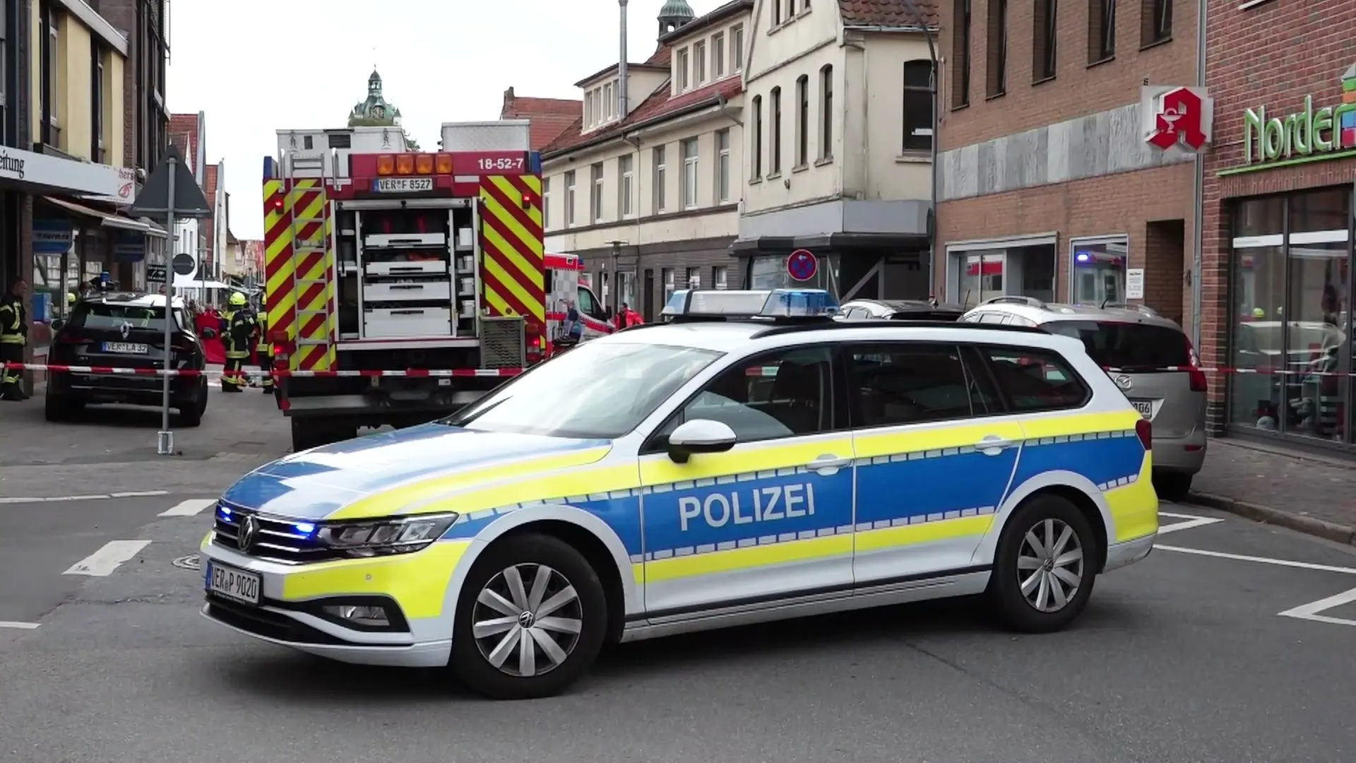 Fahrradfahrer unter Kleinbus eingeklemmt: 88-Jähriger stirbt