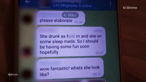 Auf einem Smartphone-Bildschirm sind Chat-Nachrichten einer Telegram-Gruppe mit Schilderungen von sexualisierter Gewalt zu lesen.