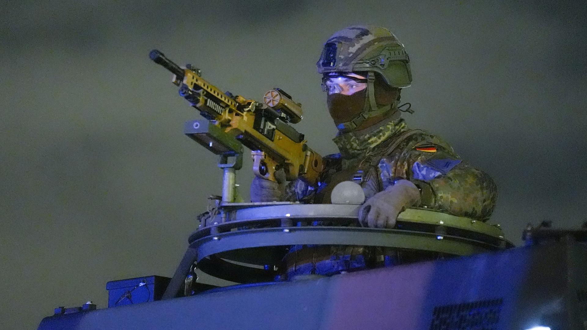 „Red Storm Charlie“: Militärkolonne fährt durch Hamburg