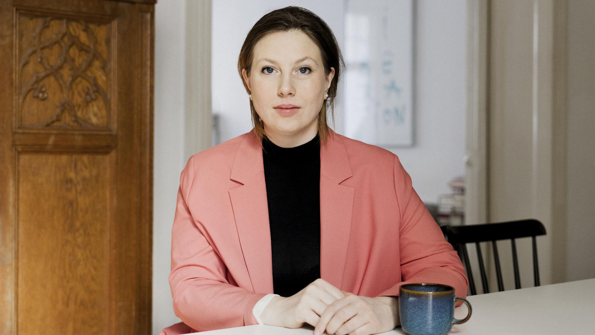Hannah Lühmann schockiert mit "Tradwife"-Roman: "D
