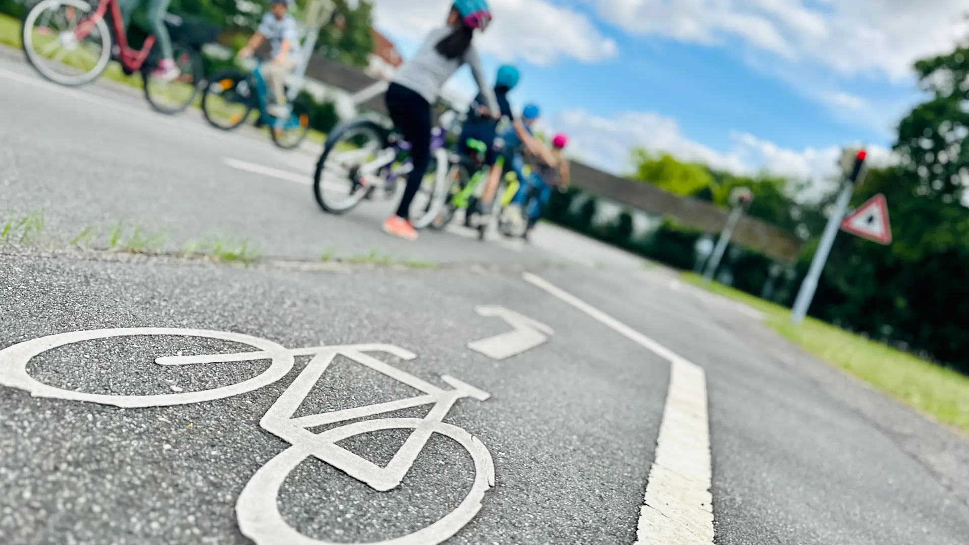 Kids Learn Bike Safety At Lübeck Youth Traffic School