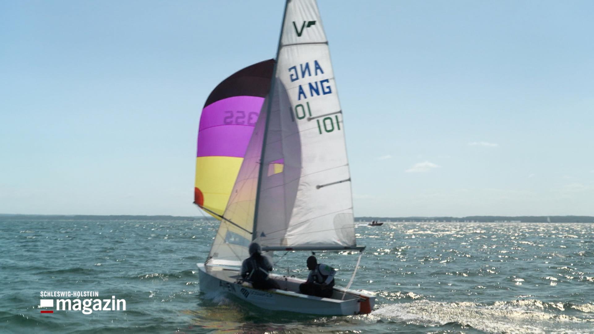 Ein Segelboot bei einer Regatta bei der Travemünder Woche | NDR