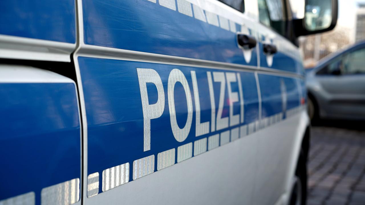 Tätliche Angriffe auf Polizisten: Zwei Beamte verletzt