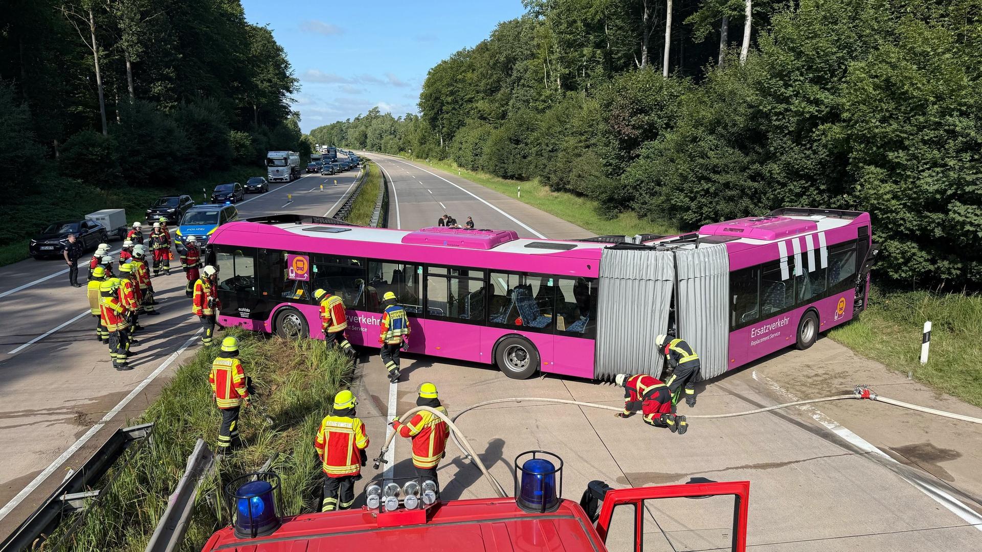 Schienenersatzbus auf dem Weg nach Hamburg verunglückt