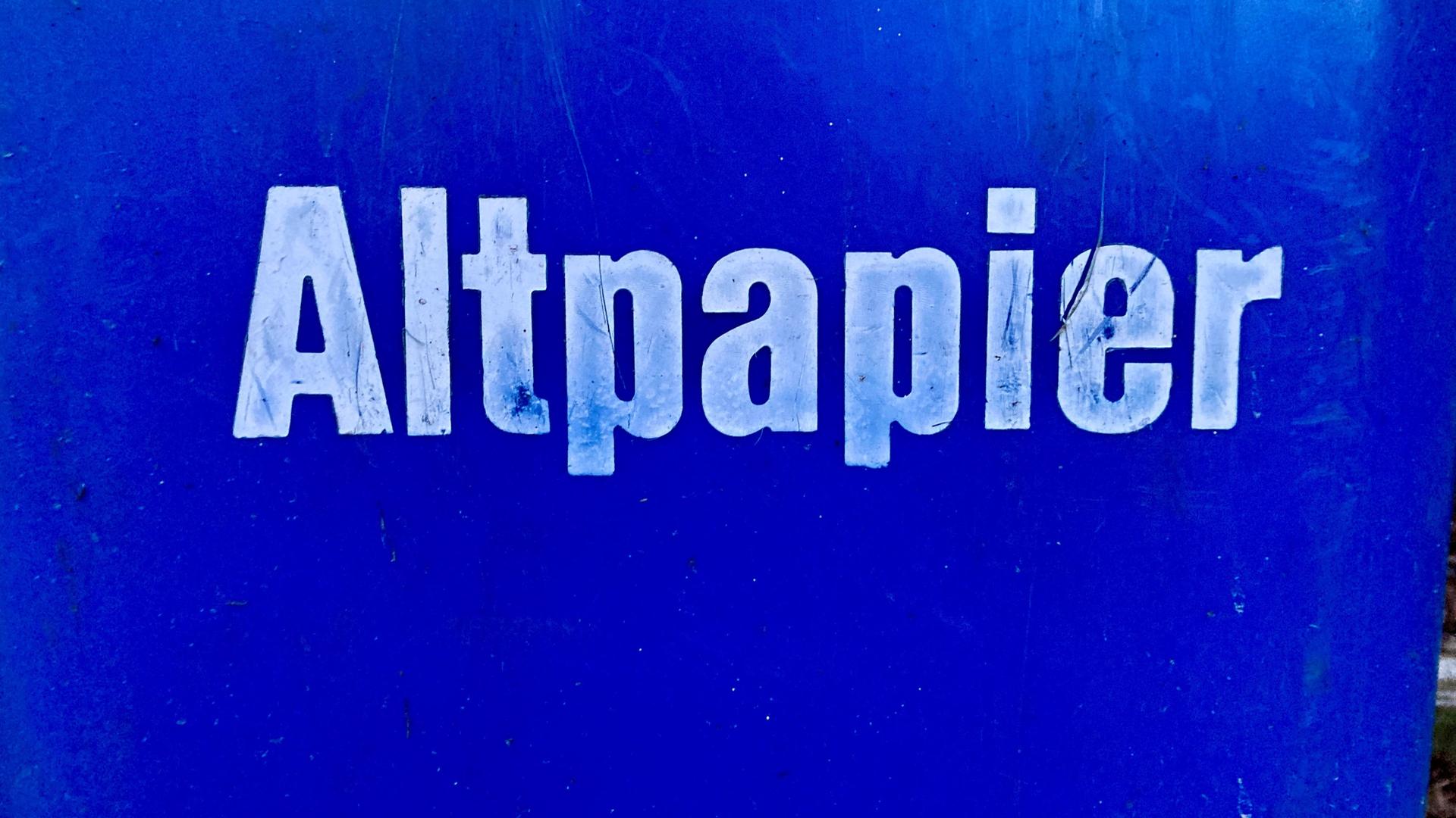 Landkreis Rostock: Austausch der blauen Tonnen verzögert sich