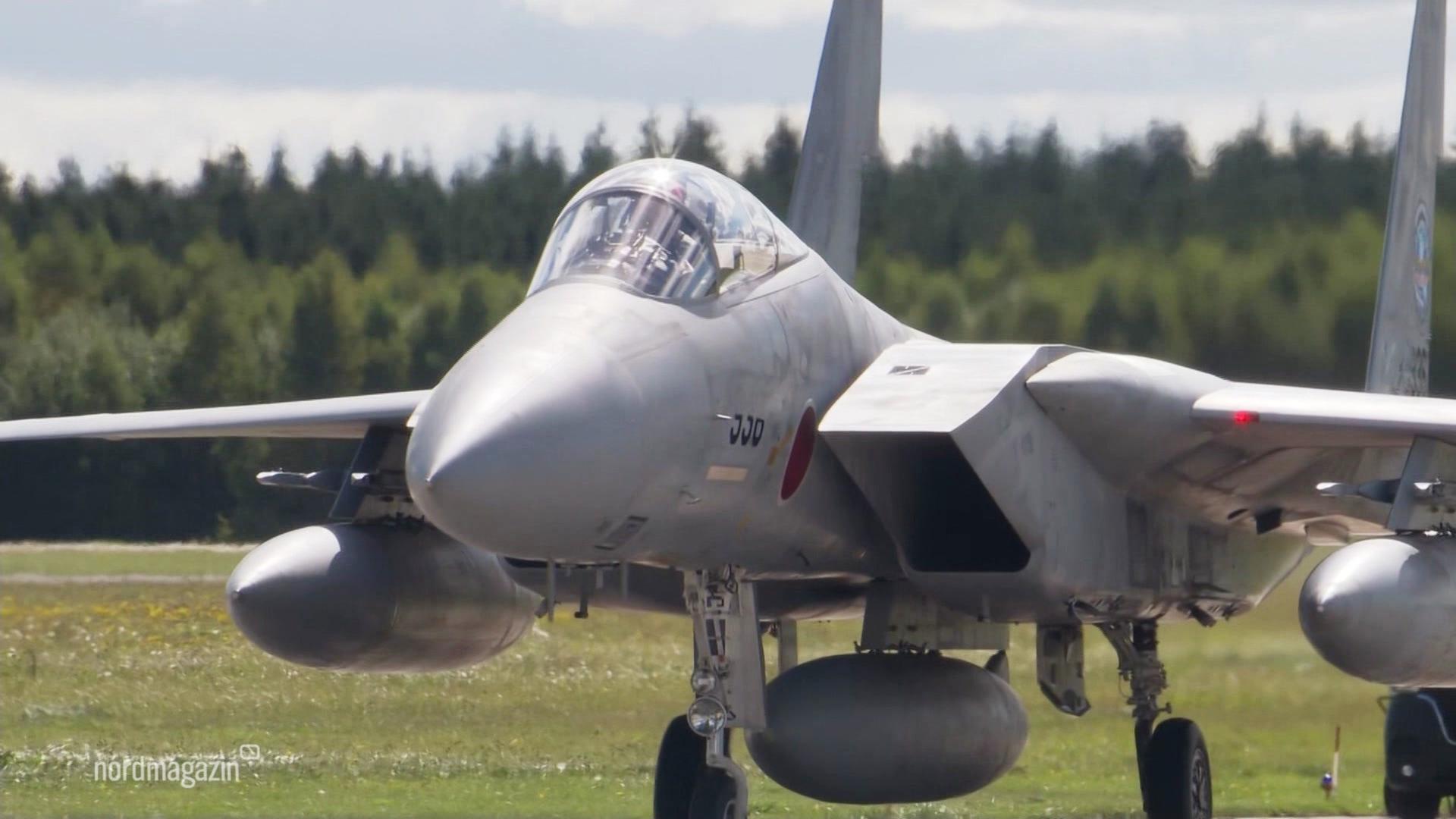 Japanische Kampfflugzeuge zu Besuch in Rostock-Laage