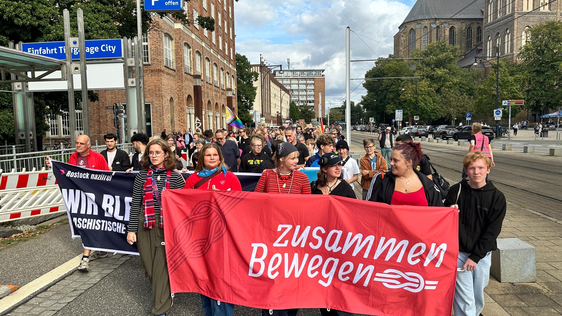 Rostock: Rund 3.000 Teilnehmer bei Kundgebung für Demokratie