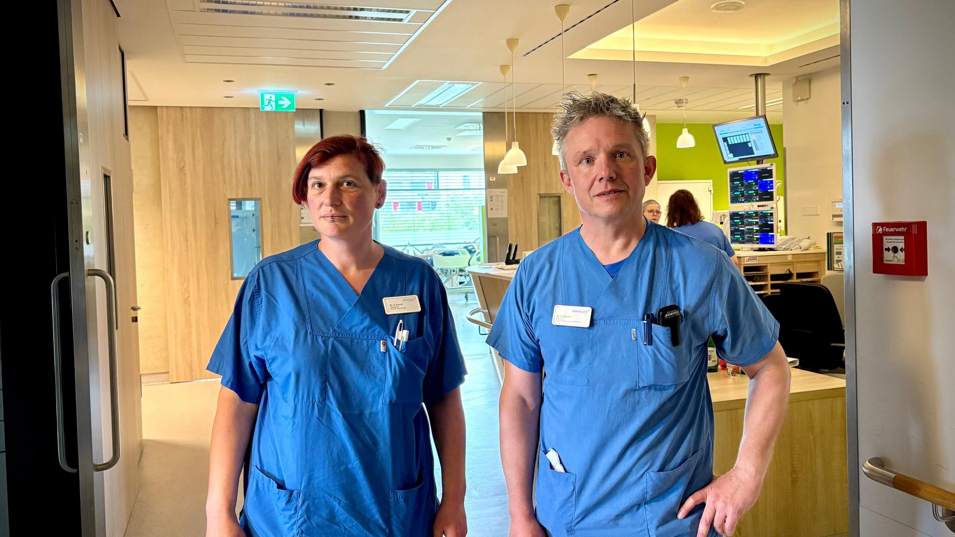 Die Oberärzte Sonja Kumpf und Volker Schulte im Klinikum Osnabrück. | NDR, Meike Baars