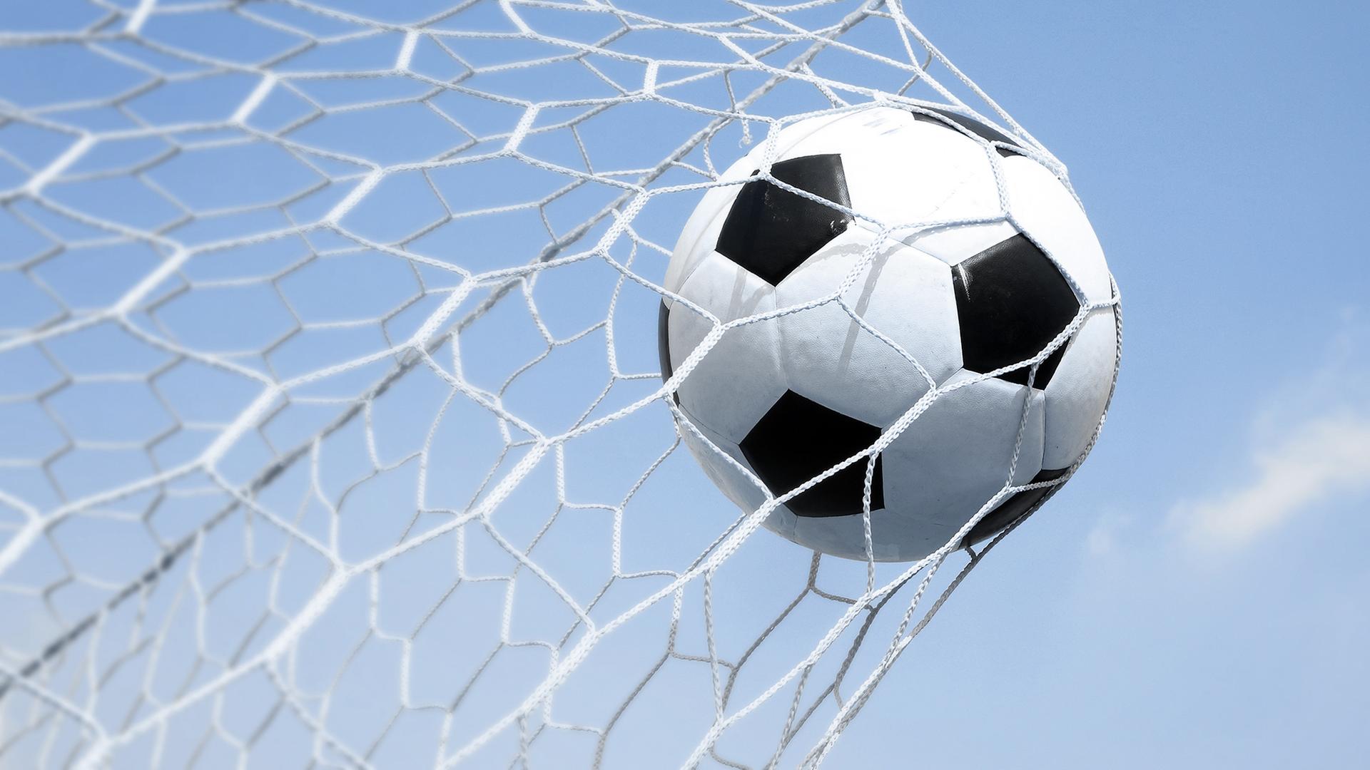 Fußball: Dynamo Schwerin gewinnt MV-Duell in der Oberliga