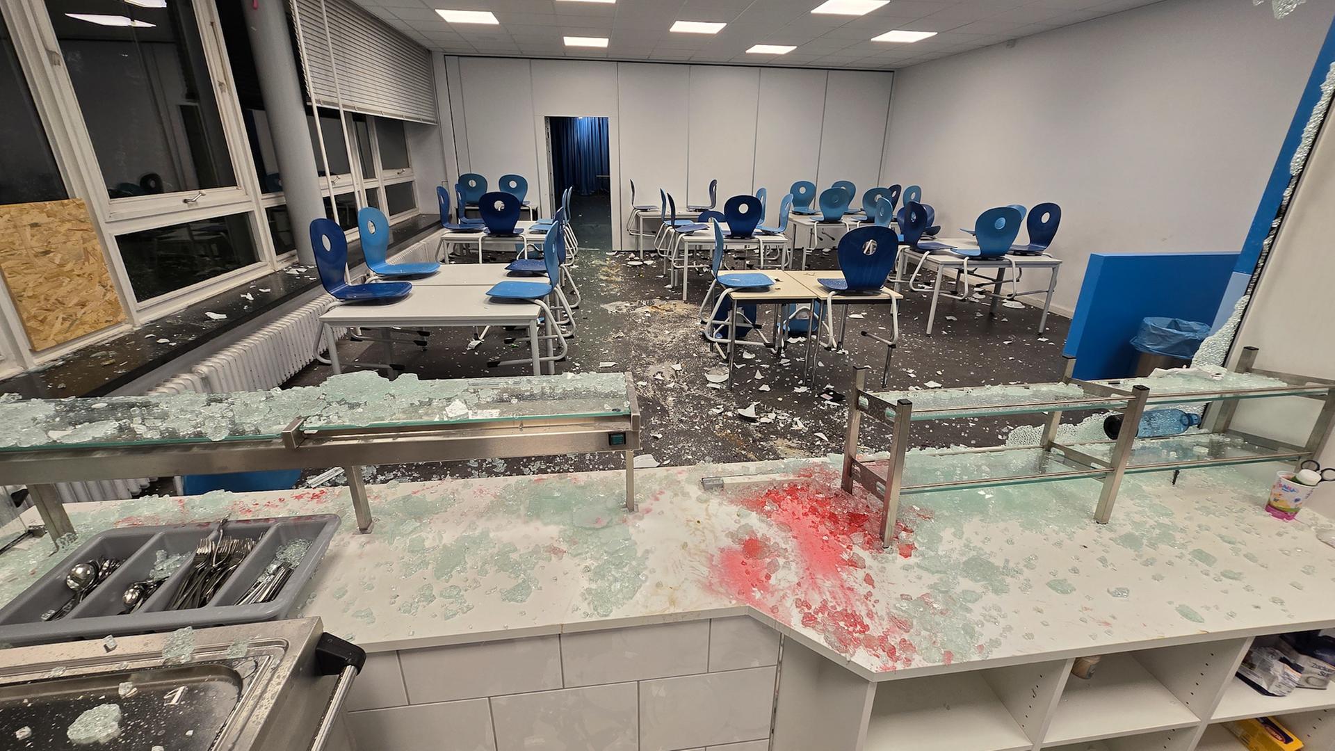 Die zerstörte Mensa in der Grundschule an der Uhlandstraße in Hannover. | Grundschule An der Uhlandstraße