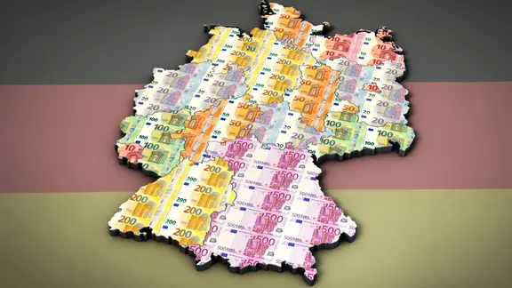 Eine Deutschlandkarte aus Geldscheinen | picture alliance / Zoonar | DesignIt Eine Deutschlandkarte aus Geldscheinen