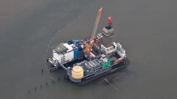 Die Bohr- und Förderinsel «Mittelplate» in der Nordsee vor der Küste bei Büsum.