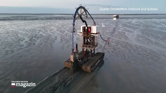 Ein spezielles Gerät verlget eine Trinkwasserleitung im Watt (Quelle: Christoffers Onshore and Subsea).