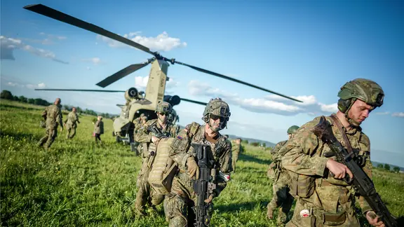 Fallschirmjäger der Bundeswehr bei einer Übung.