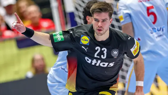 Hannovers Renars Uscins im Trikot Deutschlands | IMAGO / Maximilian Koch Hannovers Renars Uscins im Trikot Deutschlands
