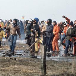 Demonstration gegen das geplante Atomkraftwerk in Brokdorf 1981
