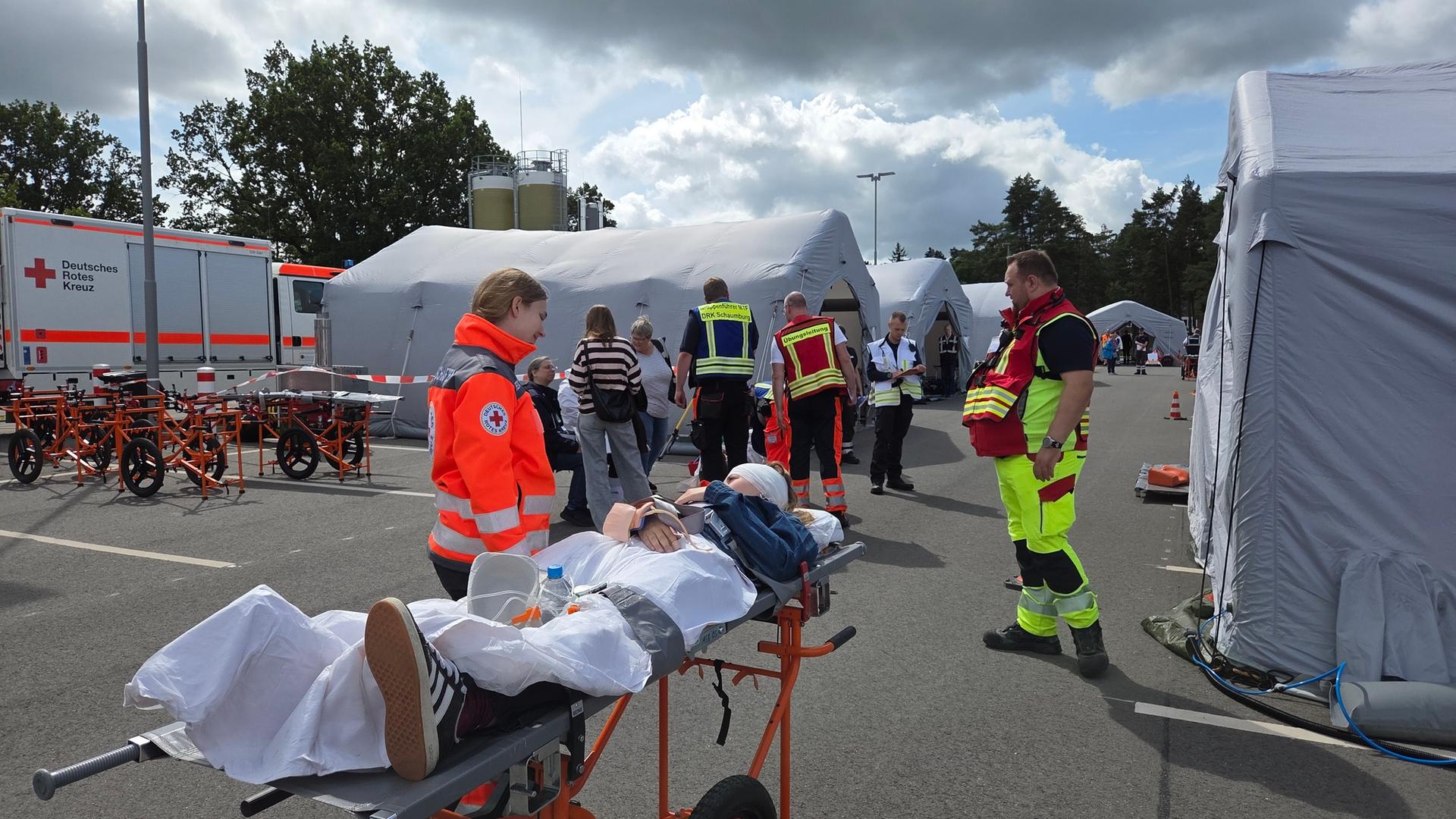 Celle: Rettungskräfte und Verletzten-Darsteller üben für Naturkatastrophen