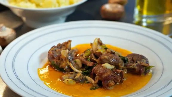 Ragout von der Gänsekeule mit Kartoffelstampf