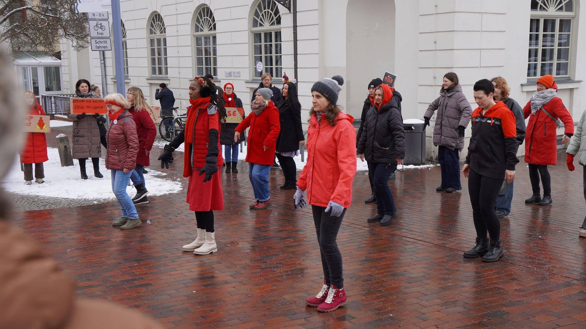 Gegen Gewalt an Frauen: "One Billion Rising" in MV