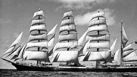 Die Viermastbark "Pamir" in einer 1952 gedrehten und 1959 ausgestrahlten Dokumentation über das Segelschiff.
