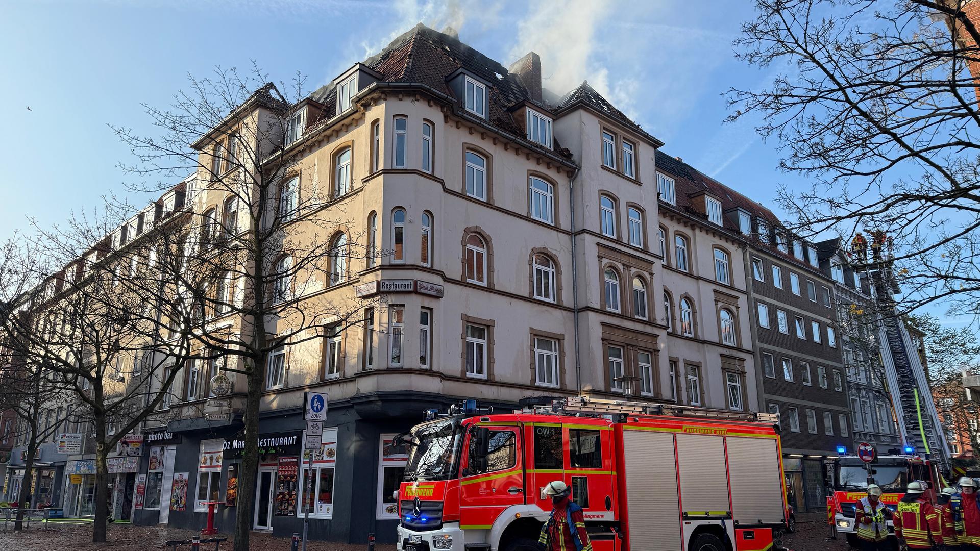Nach Wohnhausbrand in Kiel: Bewohner erfahren viel Solidarität