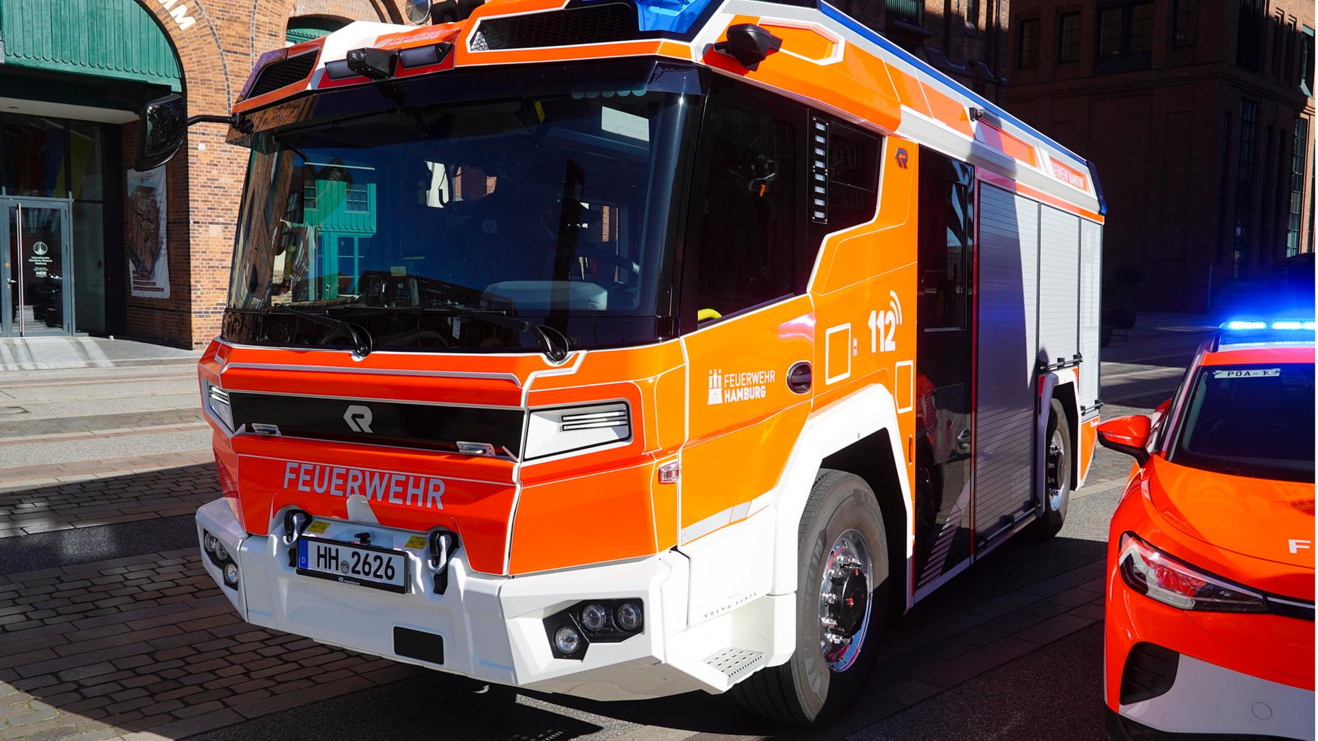 Die Hamburger Feuerwehr hat ein voll elektrisches Löschfahrzeug vorgestellt. | ABBfoto