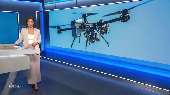 Romy Hiller moderiert NDR Info.