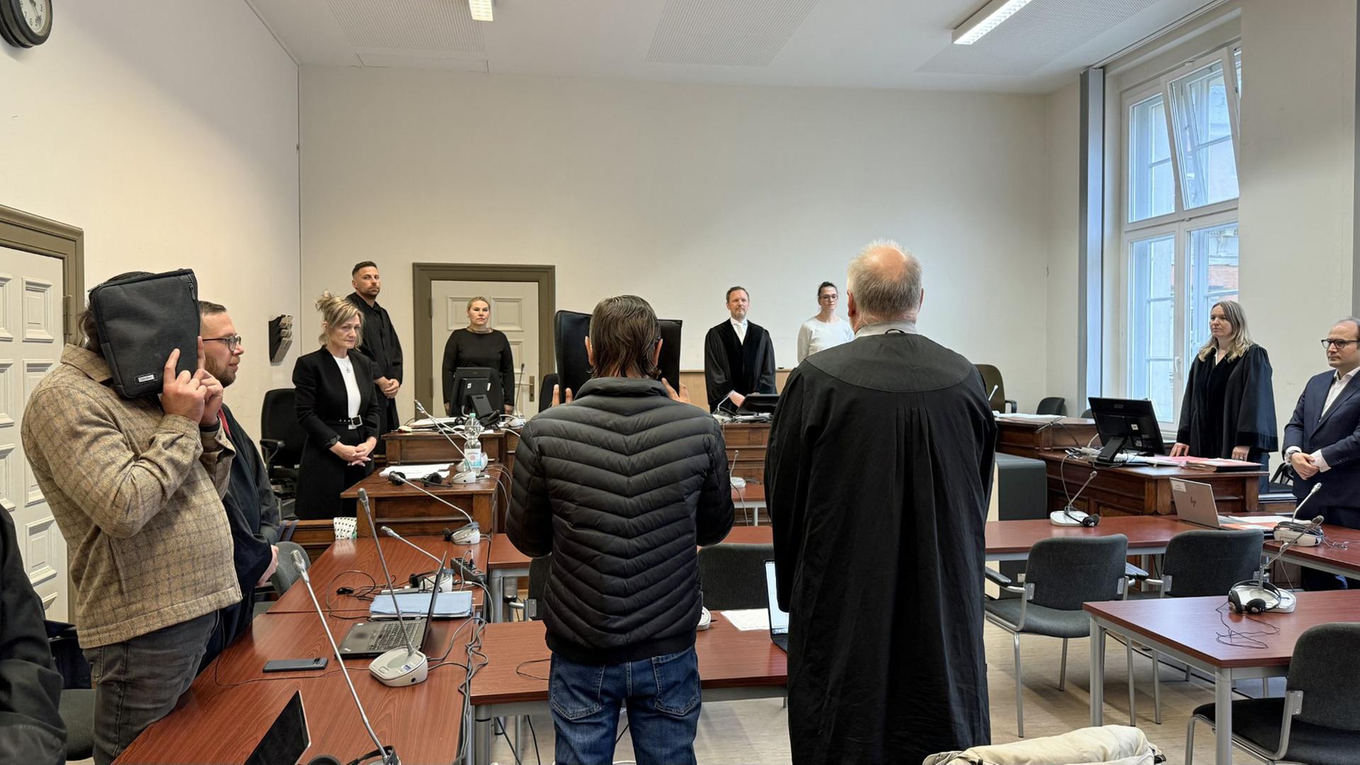 Hamburg: Drei Männer nach Überfall auf Goldschmied vor Gericht