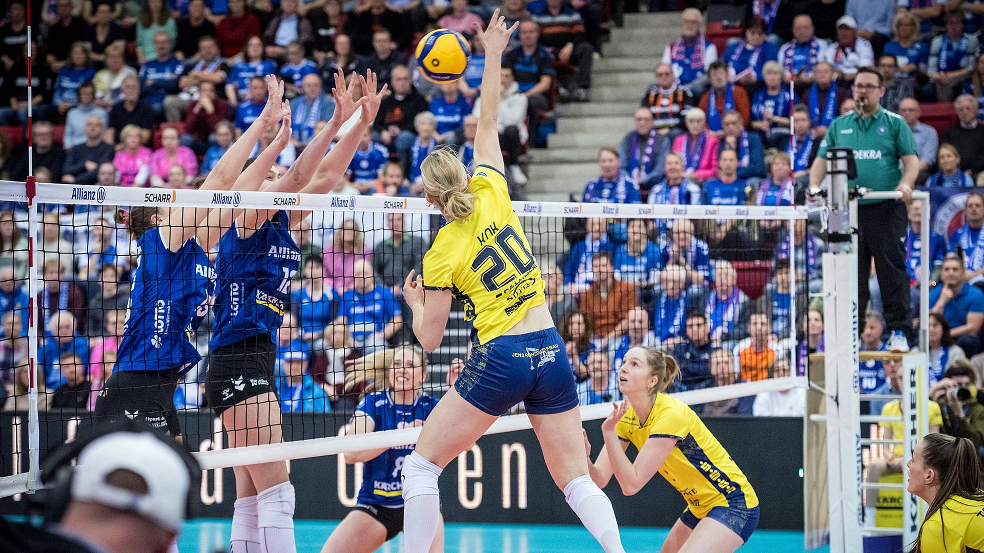 Schweriner Volleyballerinnen verlieren Top-Spiel in Stuttgart
