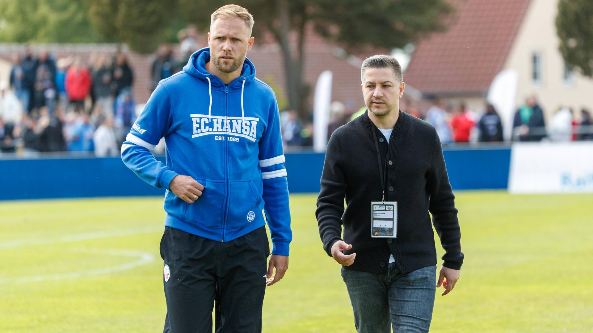Hansa Rostock verlängert mit Coach Brinkmann und Sportchef Shapourzadeh