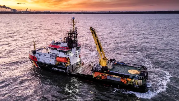 Das Mehrzweckschiff Arkona kann viele Aufgaben erledigen, Tonnen legen, Seezeichen reparieren. Feuer löschen, Schiffe Schleppen, Gewässerverschmutzungen beseitigen, Menschen retten, Einsatzzentrale für größere Einsätze, Eis brechen, Wetterstation.