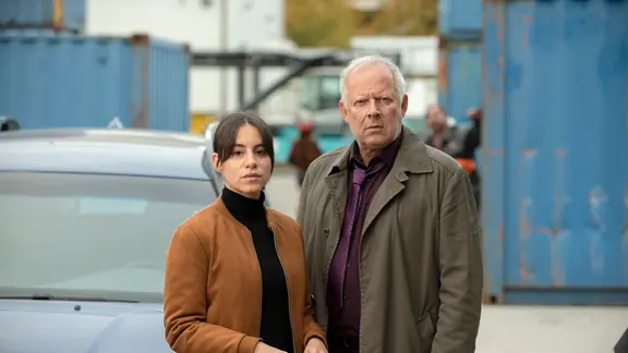 Almila Bagriacik und Axel Milberg sind die Kommissare Mila Sahin und Klaus Borowski.