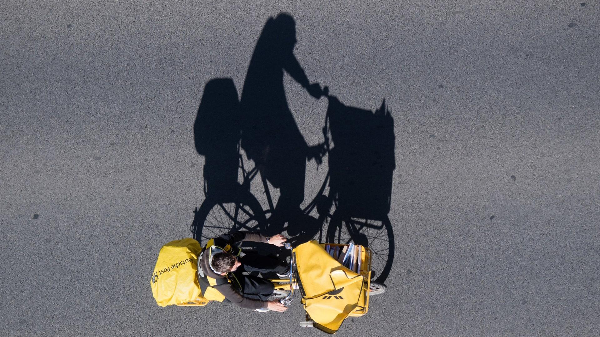 Postfahrrad mit Paketen in Rostock gestohlen