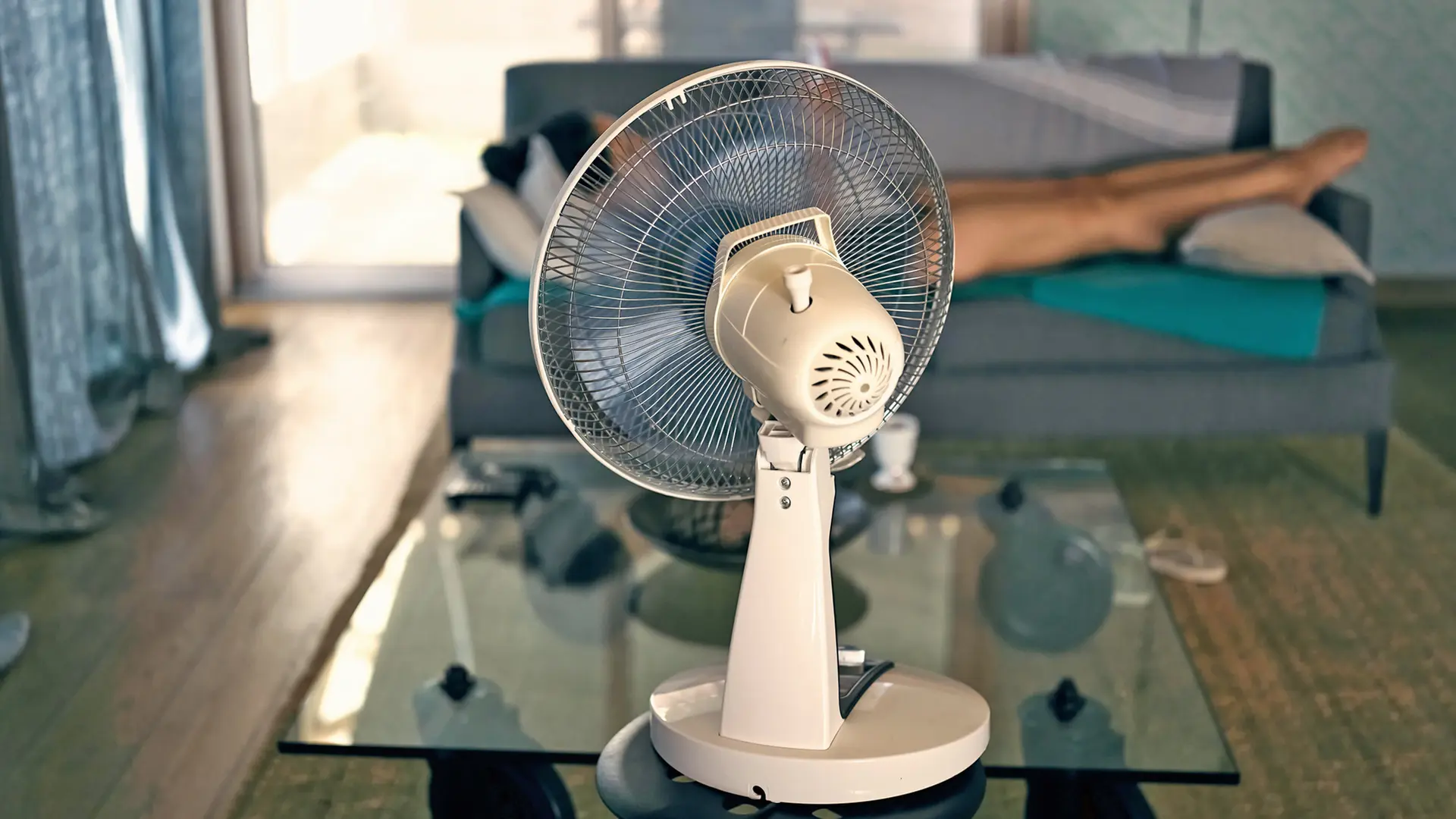 Wäsche im Gefrierfach, lauwarme Duschen: Ungewöhnliche Tipps gegen Sommerhitze