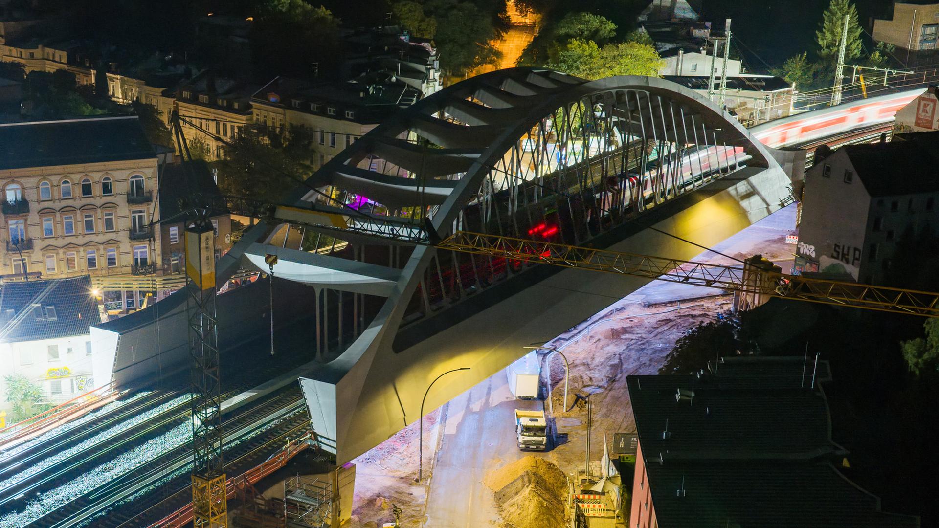 Neue Sternbrücke in Hamburg: Jetzt rollen die Züge