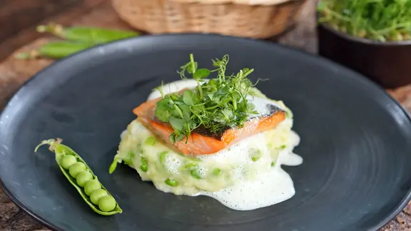 Kidneybohnen-Brownies mit Sauerkirschen | ndr.de